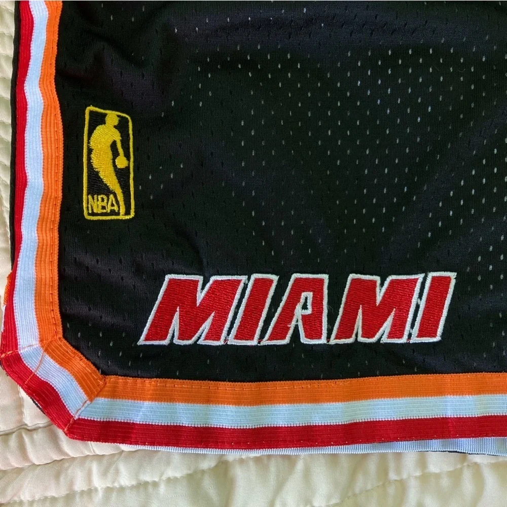 Just Don‎ 1996-97 Miami Heat Basketball Shorts (Size L)